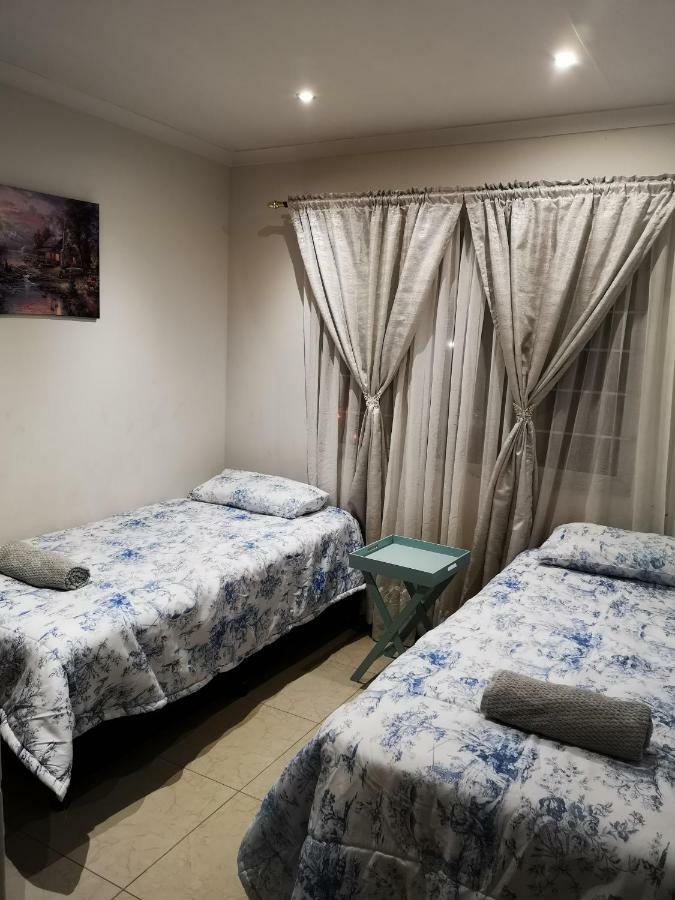 Getaway - Summersands, Inverter For Load Shedding, Free Wifi & Free Parking Apartment